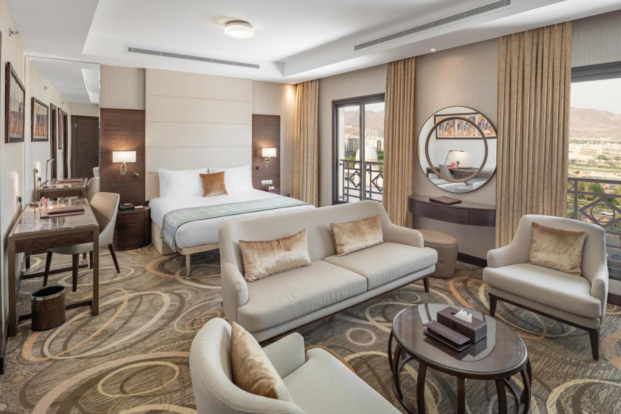 Millennium Makkah Al Naseem Mekka Exterior foto Room at the hotel