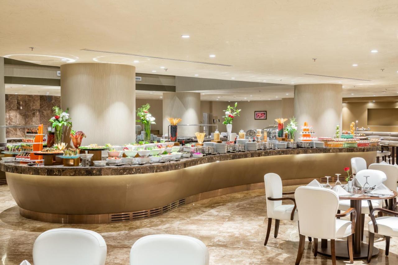 Millennium Makkah Al Naseem Mekka Exterior foto A buffet at a luxury hotel